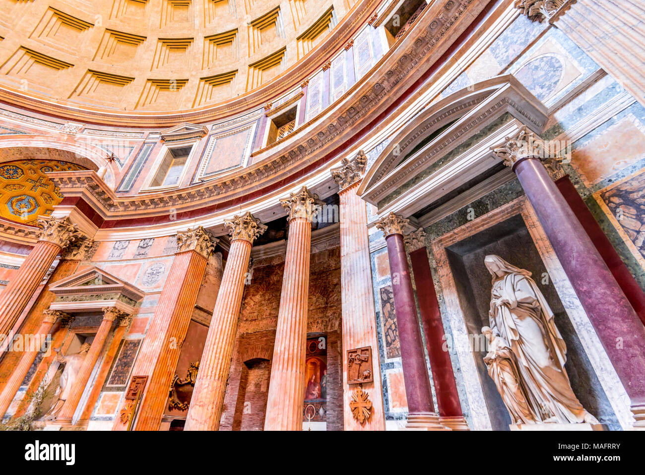Roma, Italia. El Panteón, la arquitectura antigua de Roma, Lazio, que datan del Imperio Romano. Foto de stock