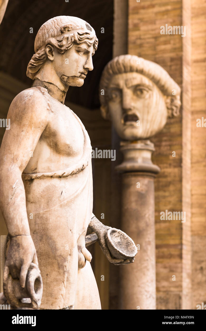 Estatuas antiguas fotografías e imágenes de alta resolución - Alamy