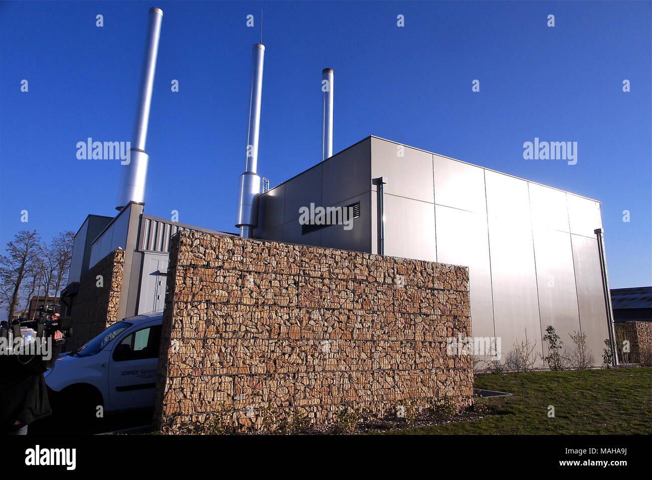 Calefacción ecológica certificada ISO 50001 installatio al campamento  militar de la Valbonne, Ain, Francia Fotografía de stock - Alamy