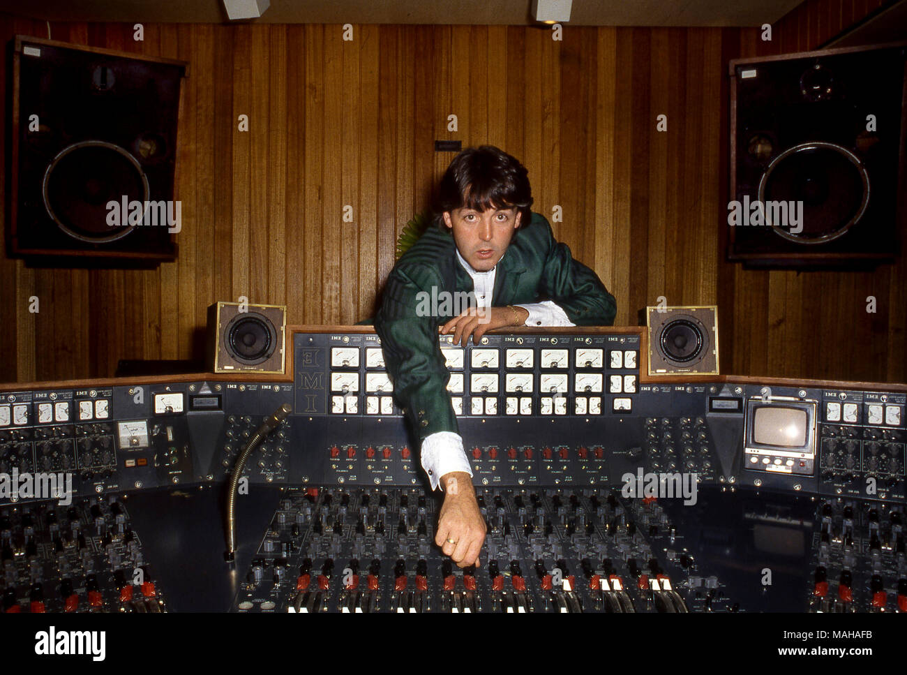 Paul McCartney en el Abbey Road Studios promotong su segundo álbum en  solitario de McCartney II en 1980 Fotografía de stock - Alamy