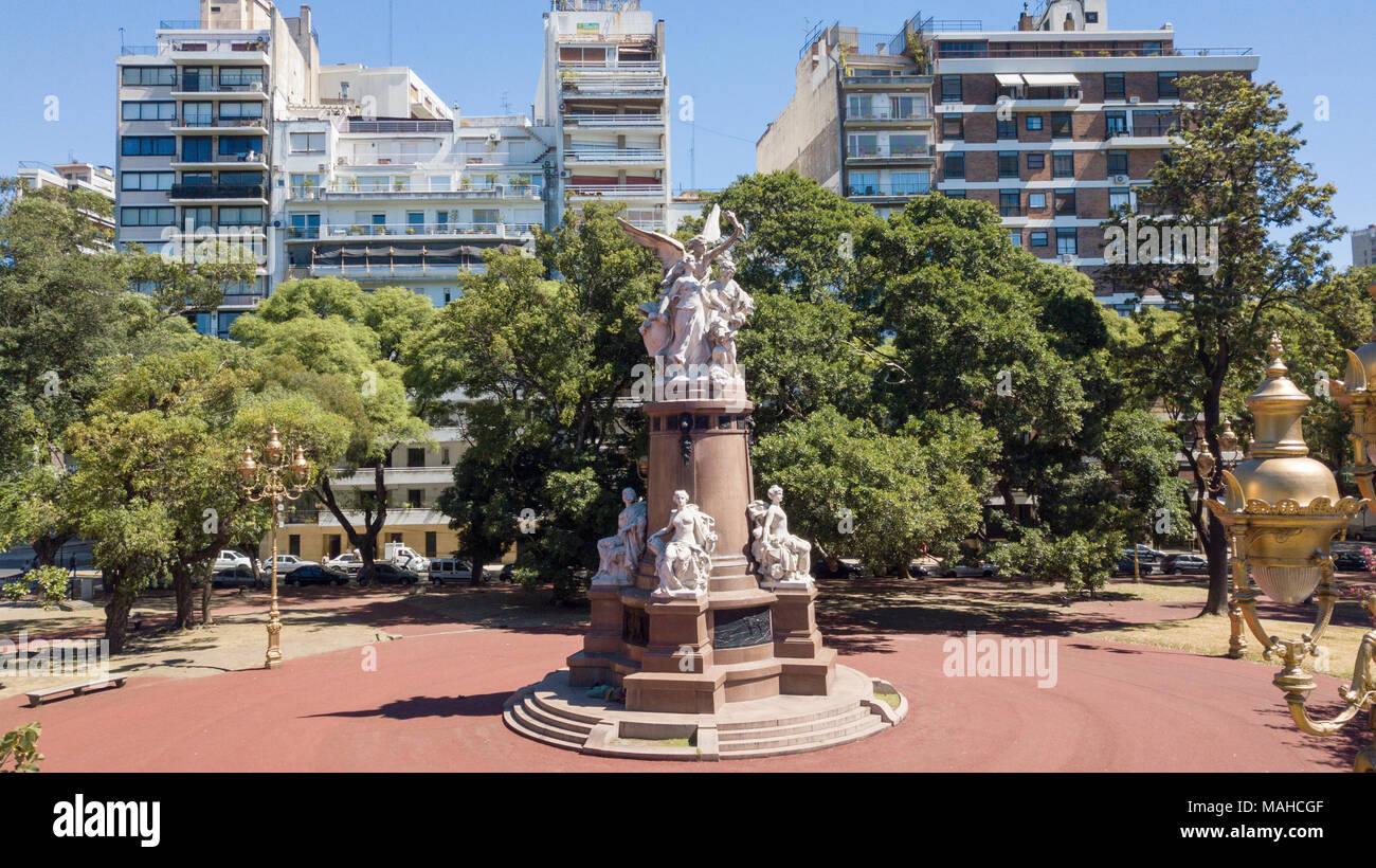 "Homenaje de la Comunidad Francesa a la Nación Argentina", monumento en Plaza Francia, Recoleta, Buenos Aires, Argentina Foto de stock
