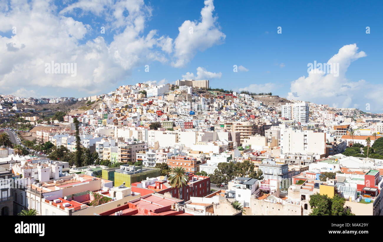 Las vistas de toda la ciudad de Las Palmas hacia "la colina" pintado en la  isla española de Gran Canaria Fotografía de stock - Alamy