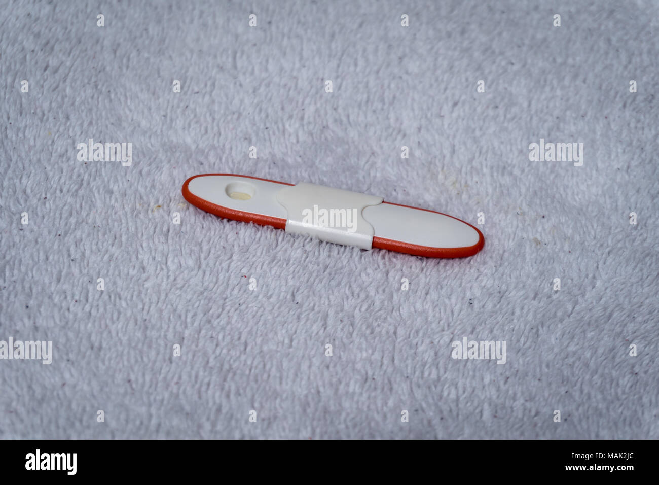Una prueba de embarazo aislado en blanco Fotografía de stock - Alamy