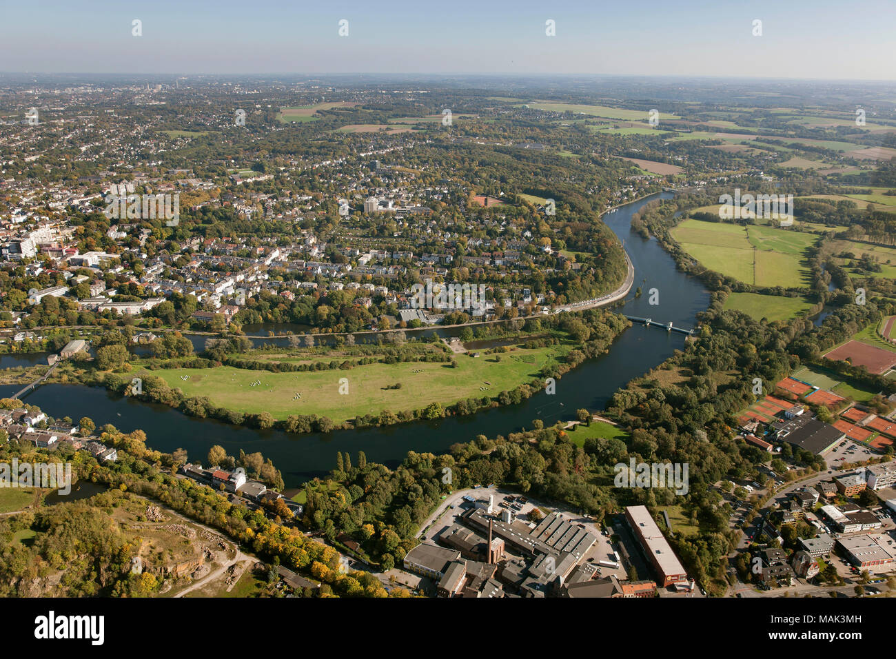 Vista aérea del Ruhr, paseo entre el centro y el Saar, Muelheim an der Ruhr, área de Ruhr, Renania del Norte-Westfalia, Alemania, Europa, aves de ojos vista, aeri Foto de stock