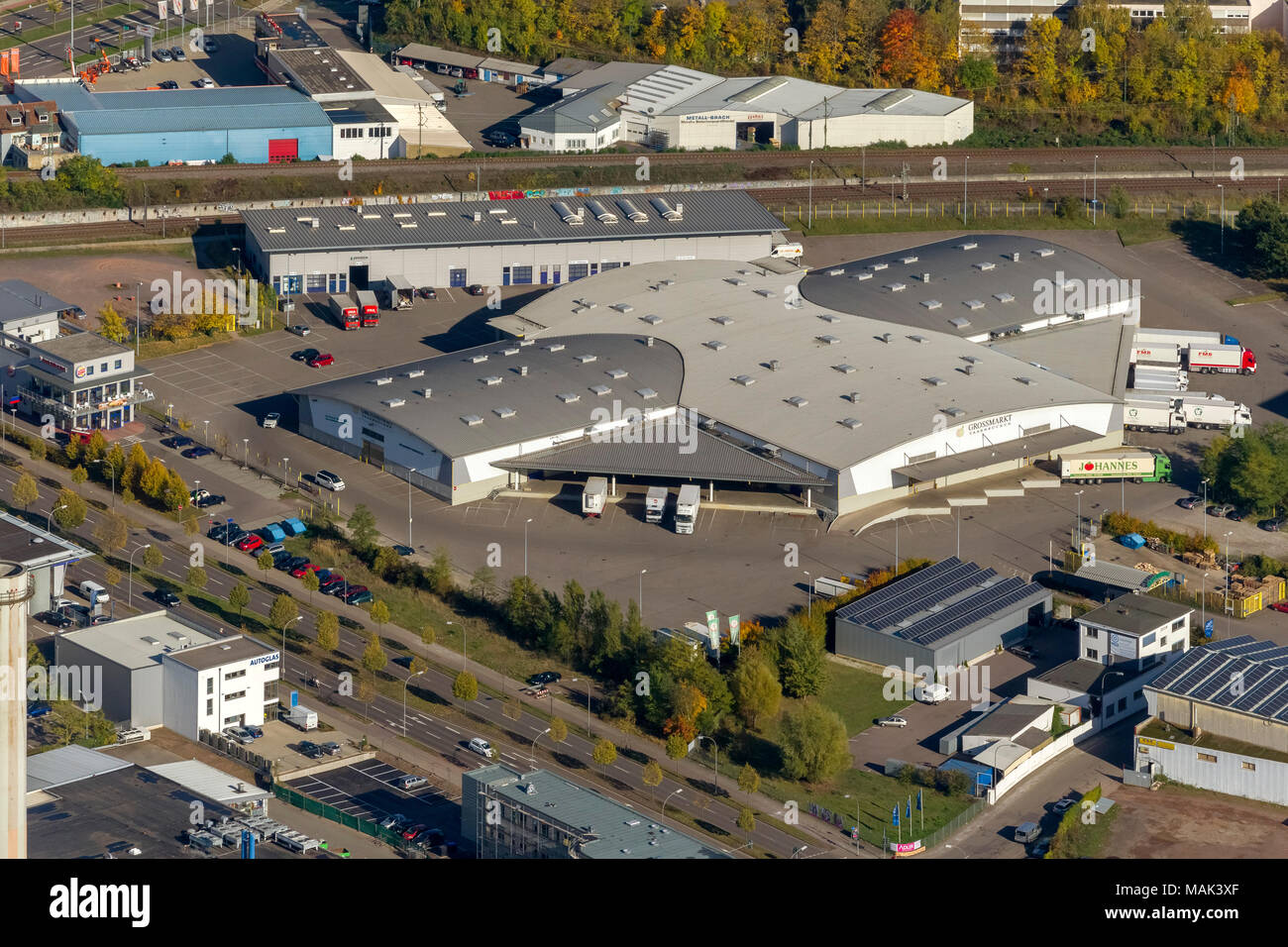 Fotografía aérea, Saarbrücken hypermarket, Saarbrücken, Sarre, Alemania, Europa, aves de ojos vista, Vista aérea, fotografía aérea, antena photograp Foto de stock