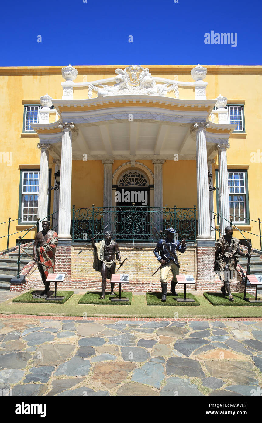 Estatuas de guerreros en el Castillo de la Buena Esperanza, un bastión fuerte, construido por la Compañía Holandesa de las Indias Orientales entre 1666 y 1679, en Ciudad del Cabo, Sudáfrica Foto de stock