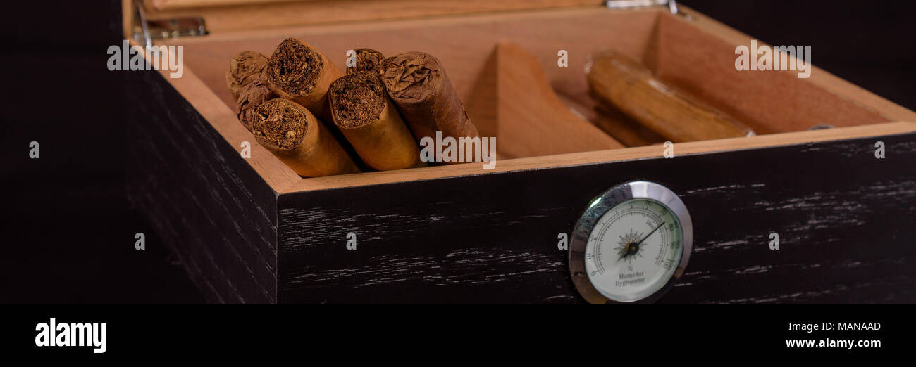 Caja de puros fotografías e imágenes de alta resolución - Alamy