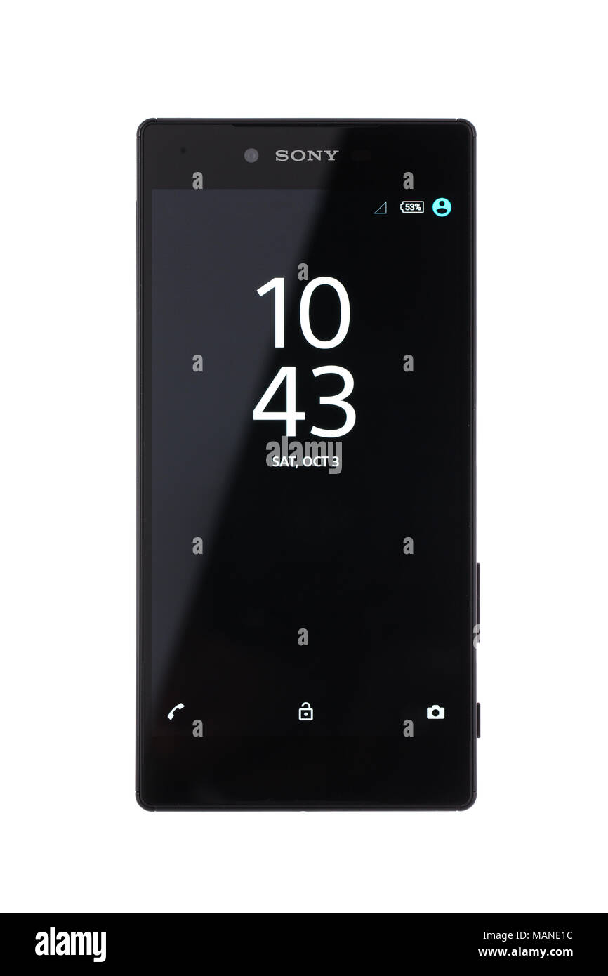 Varna, Bulgaria - Noviembre 25, 2015: modelo de teléfono móvil Sony Xperia  Z5 Premium tiene pantalla táctil capacitiva LCD IPS, 23 MP cámara y 2160 x  3840 px Reso Fotografía de stock - Alamy