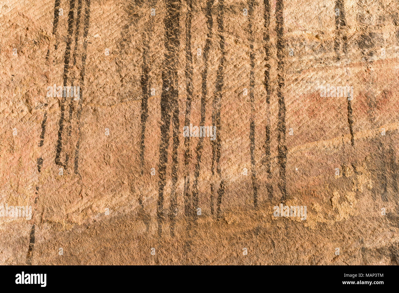 Detalle de la pared de la roca en las Tumbas Reales de Petra, Jordania. Foto de stock