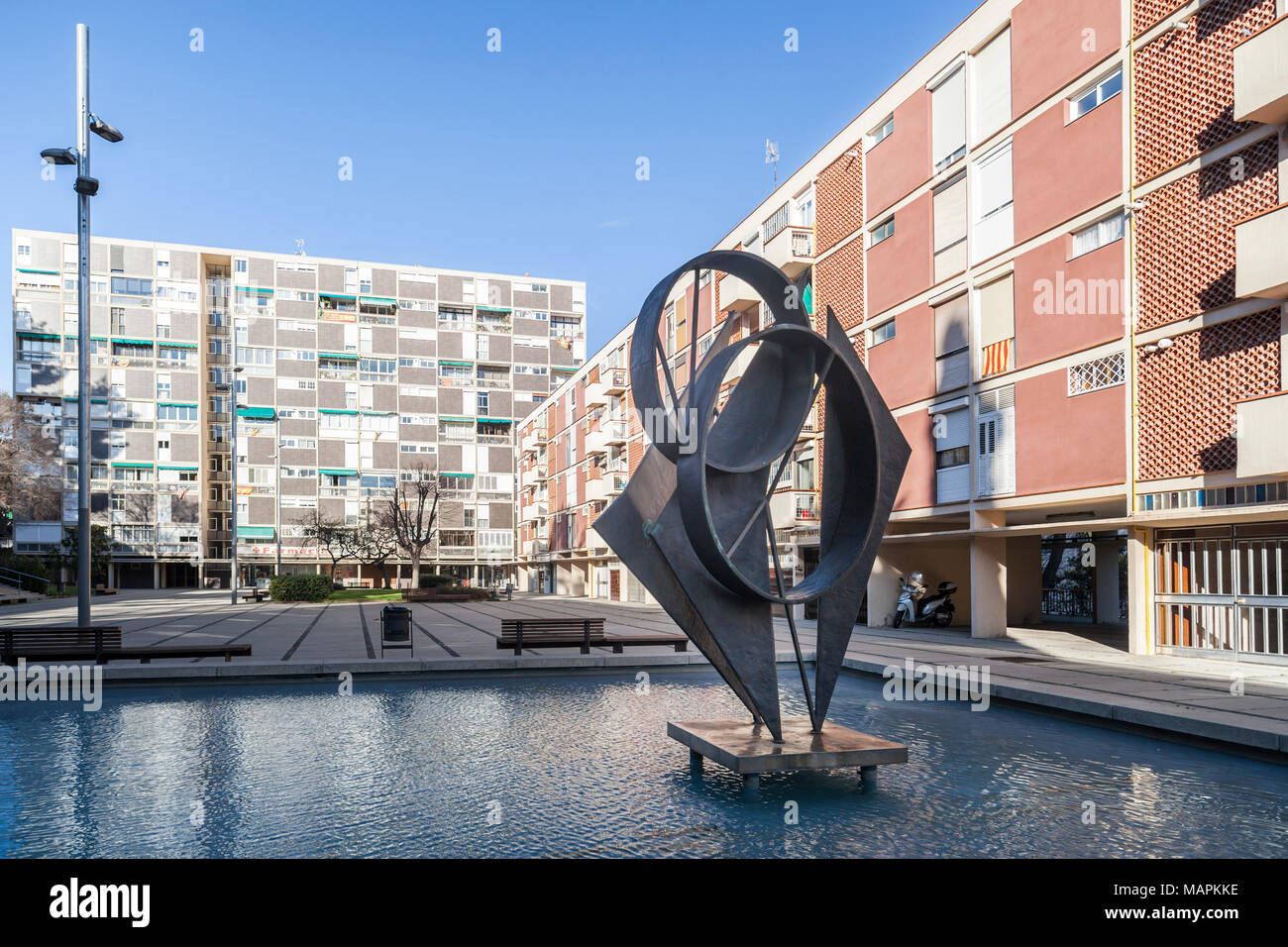 Arquitectura, el movimiento moderno en el barrio de Montbau, Barcelona, España. Foto de stock