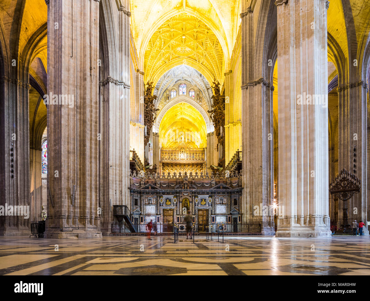 El interior de la Catedral de Sevilla (Catedral de Sevilla), Sitio de Patrimonio Mundial de la UNESCO, Andalucia, España, Europa Foto de stock