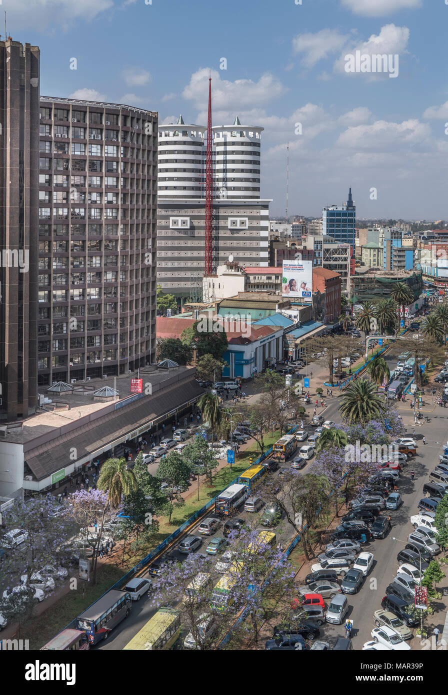 La avenida Kenyatta de Nairobi, Kenia, África oriental, África Foto de stock