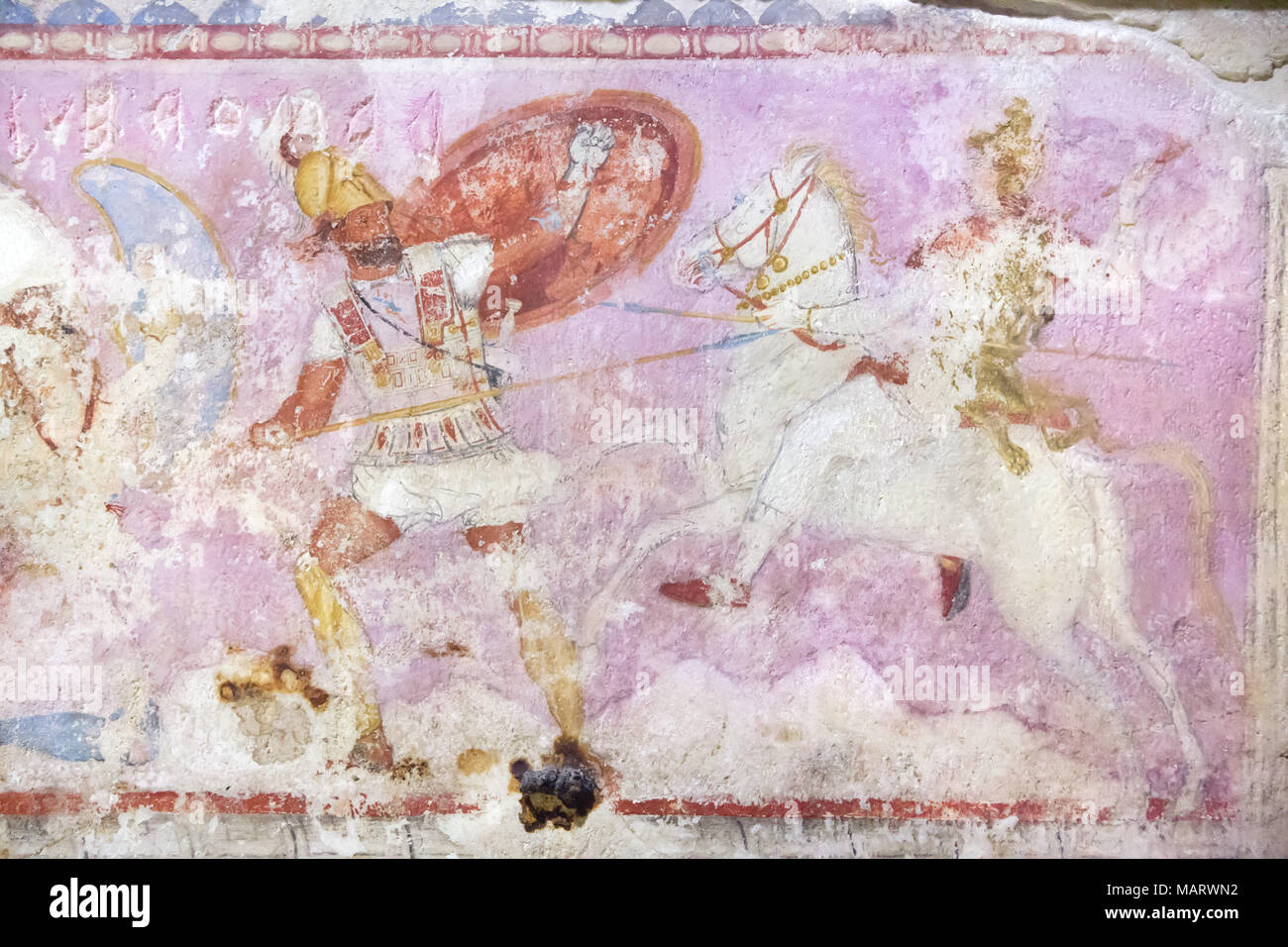 La batalla entre los griegos y las Amazonas. Pintura polícroma griego en el  sarcofago delle Amazzoni (Sarcófago de las Amazonas) datan del siglo IV  A.C. (350-325 A.C.) en exhibición en el Museo