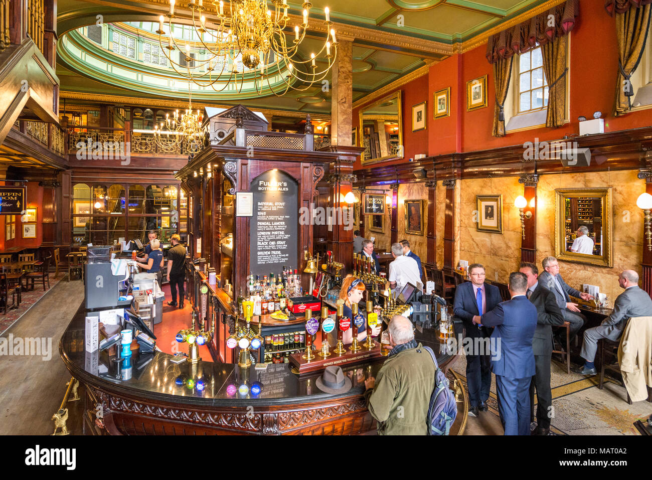 El escrutinio House pub en la ciudad de Londres, Reino Unido Foto de stock