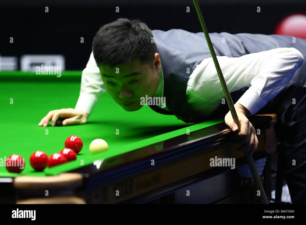 Beijing, Beijing, China. 3 abr, 2018. Beijing, China-3ª Abril 2018: Chino jugador de billar Ding Junhui compite con Craig Steadman en Snooker 2018 Abierto de China en Beijing, el 3 de abril, 2018. Crédito: SIPA Asia/Zuma alambre/Alamy Live News Foto de stock