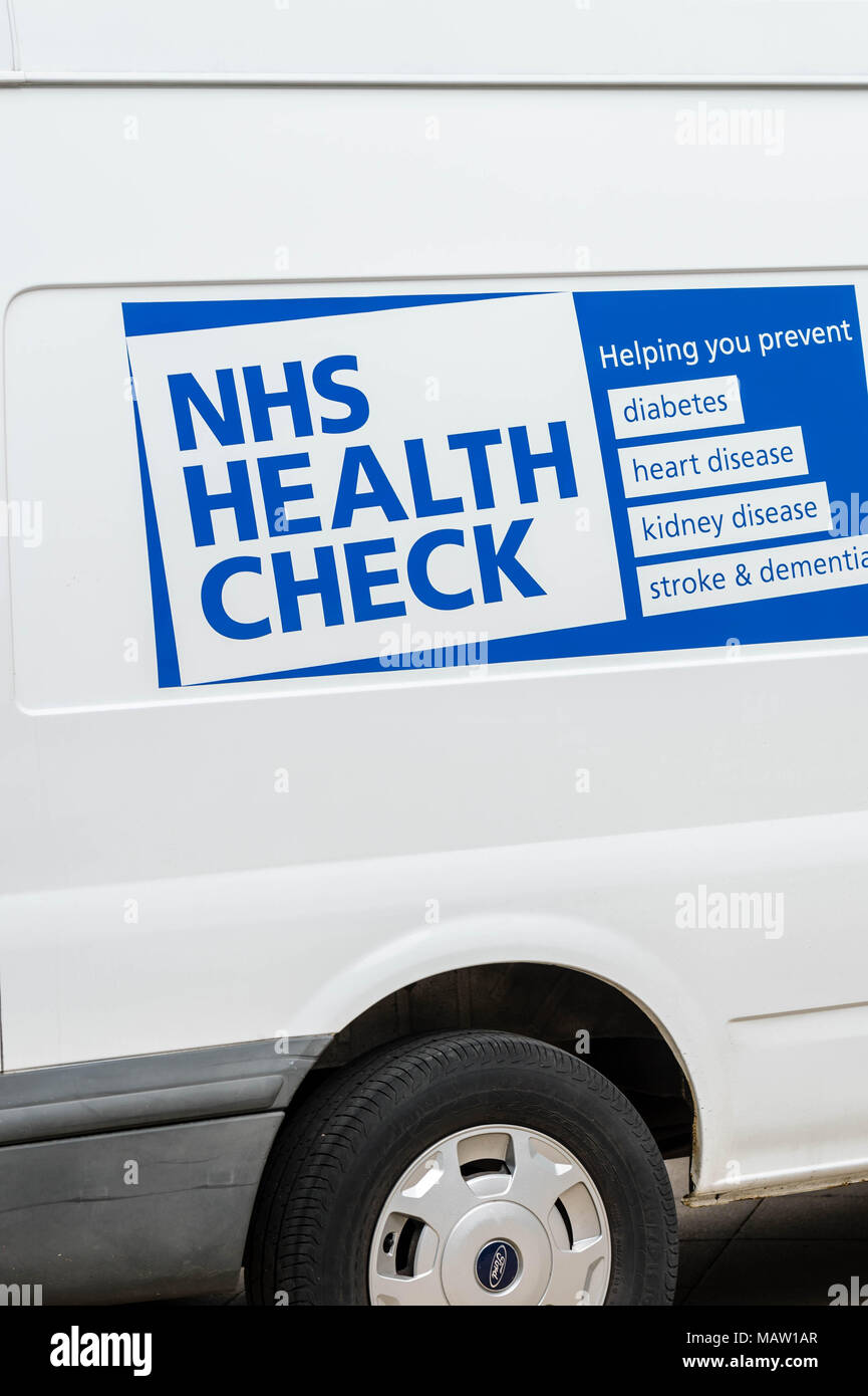 Anglian empresa comunitaria (ACE) Salud y bienestar NHS Health Check van en Brentwood, Essex Foto de stock