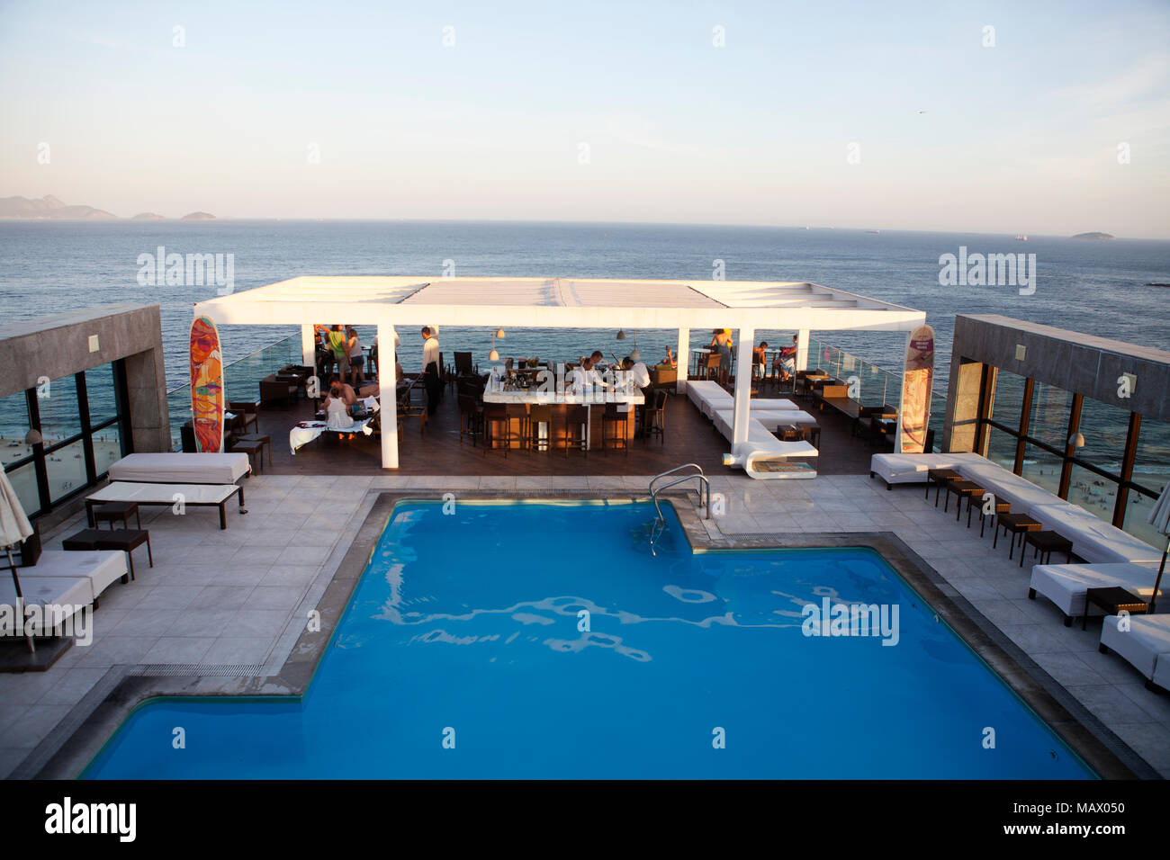 Assunto: Vista da piscina ¿hotel Pestana na Praia de Copacabana Data: 15/02/13 Local: Rio de Janeiro, RJ Autor: Eduardo Zappia Foto de stock