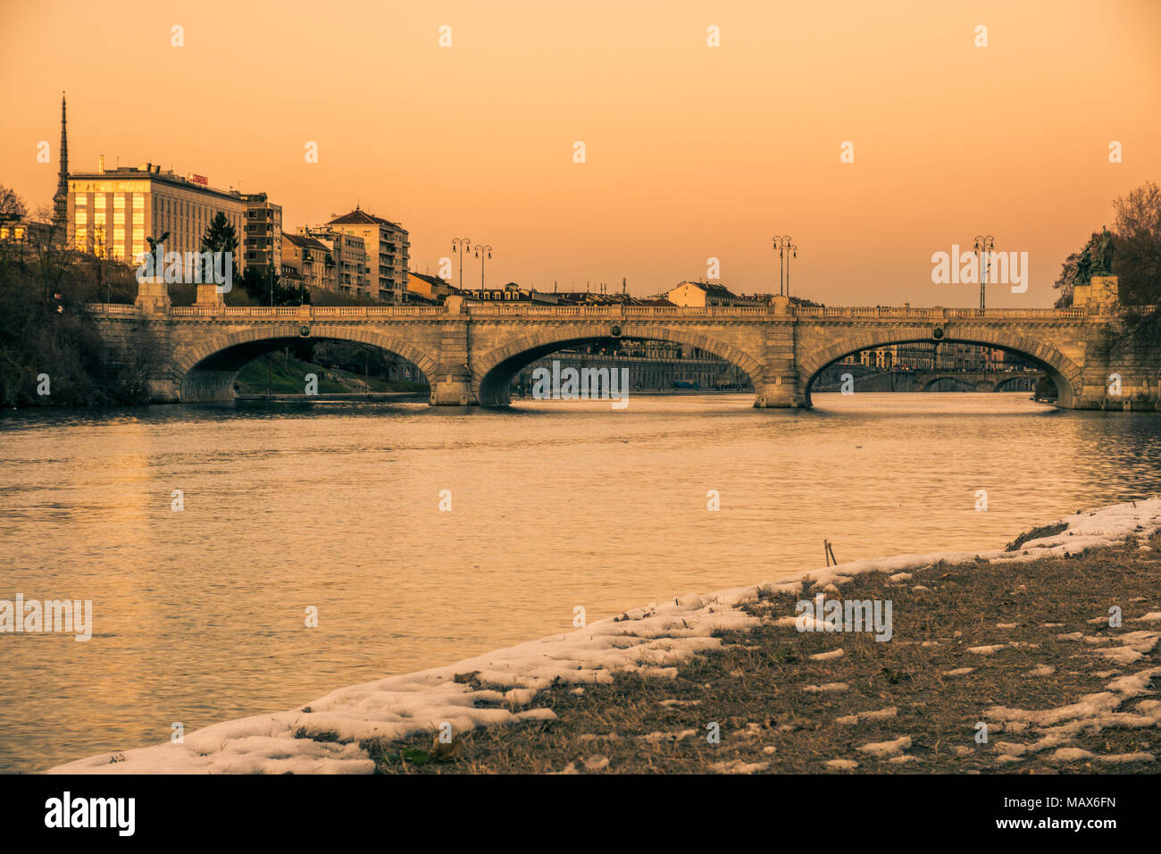 Puente, panorámica de Turín Foto de stock