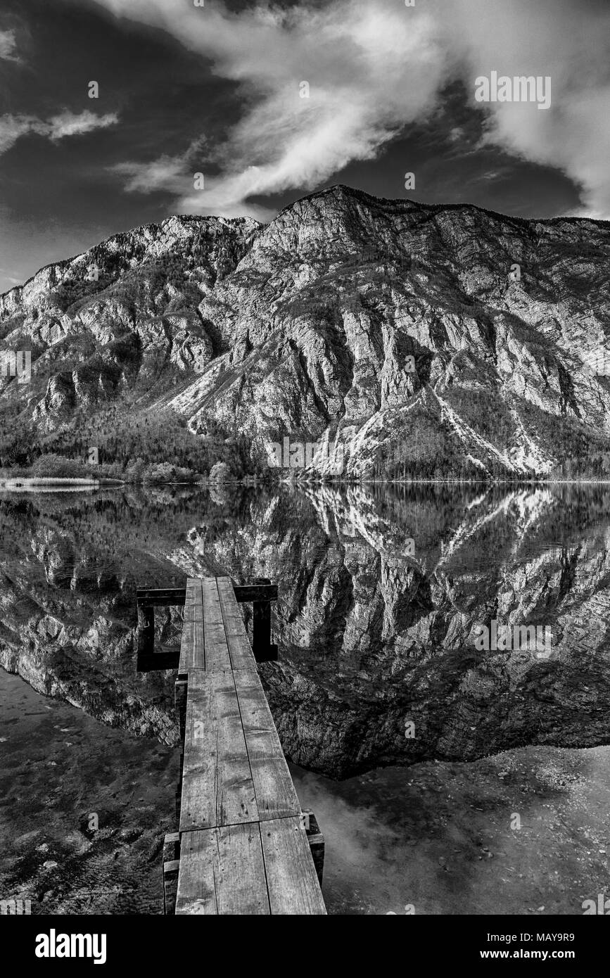 Lago de Bohinj en el Parque Nacional de Triglav, en Eslovenia Foto de stock