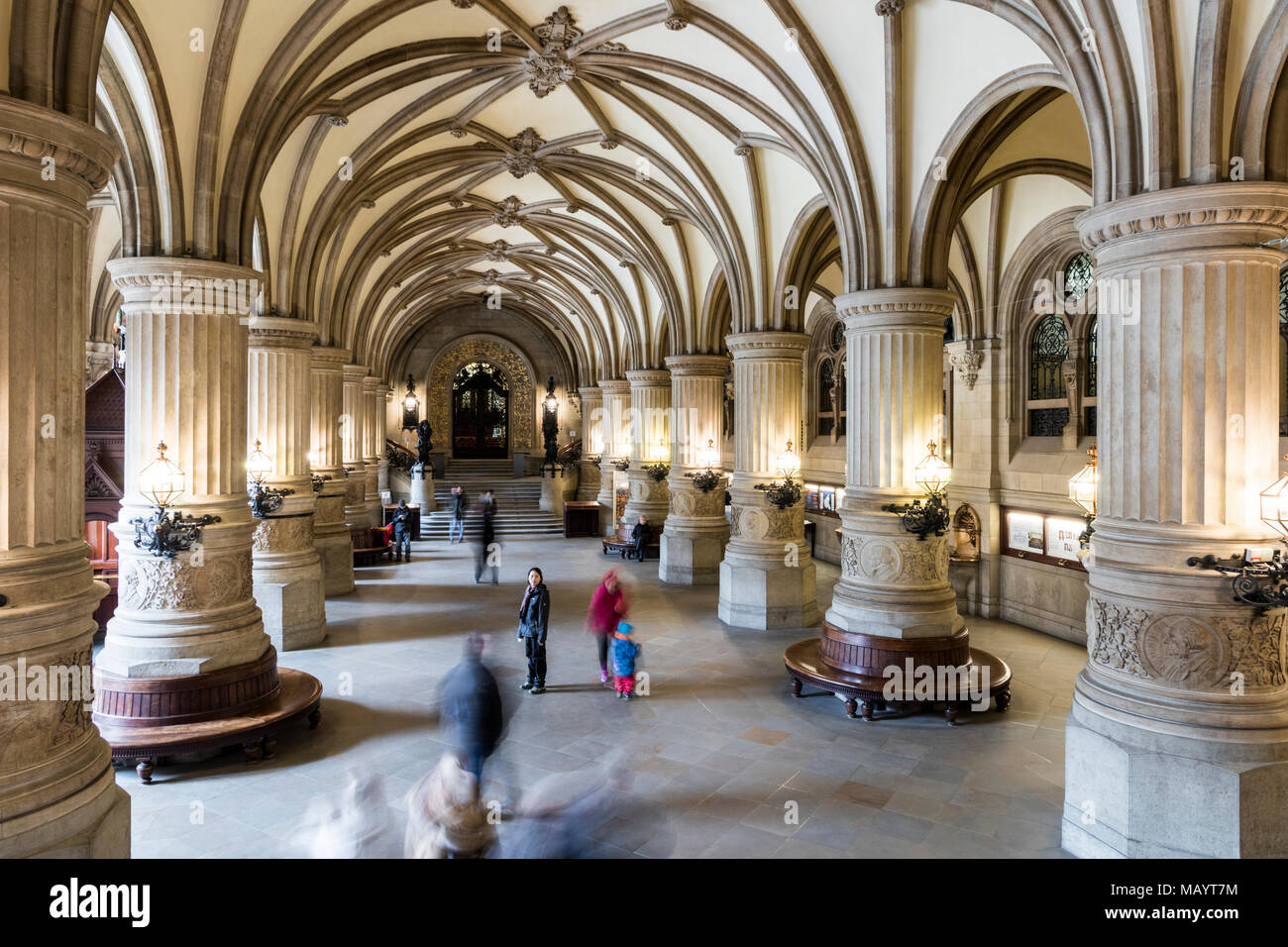 Hamburgo, Alemania. En el interior, el vestíbulo del Ayuntamiento de Hamburgo (Hamburger Rathaus), sede del gobierno local de la Ciudad Libre y Hanseática de Hamburgo Foto de stock