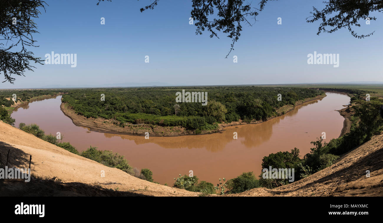 Bucle en el río Omo, las naciones del Sur las Nacionalidades y los pueblos de la región, Etiopía Foto de stock
