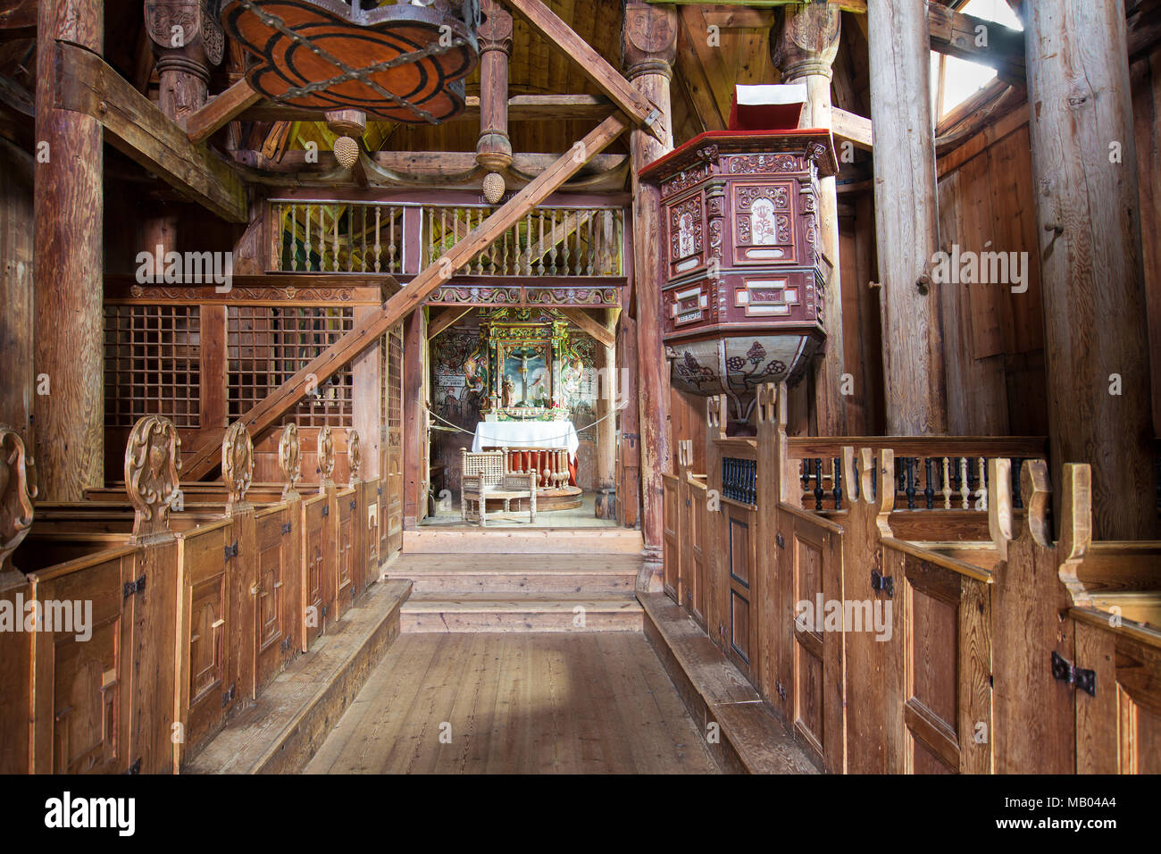 Interior de la Iglesia de Urnes duela en Ornes, Sogn og Fjordane, Noruega Fotografía de stock - Alamy Interior de la Iglesia de Urnes duela en Ornes, Sogn og Fjordane, Noruega Fotografía de stock - Alamy