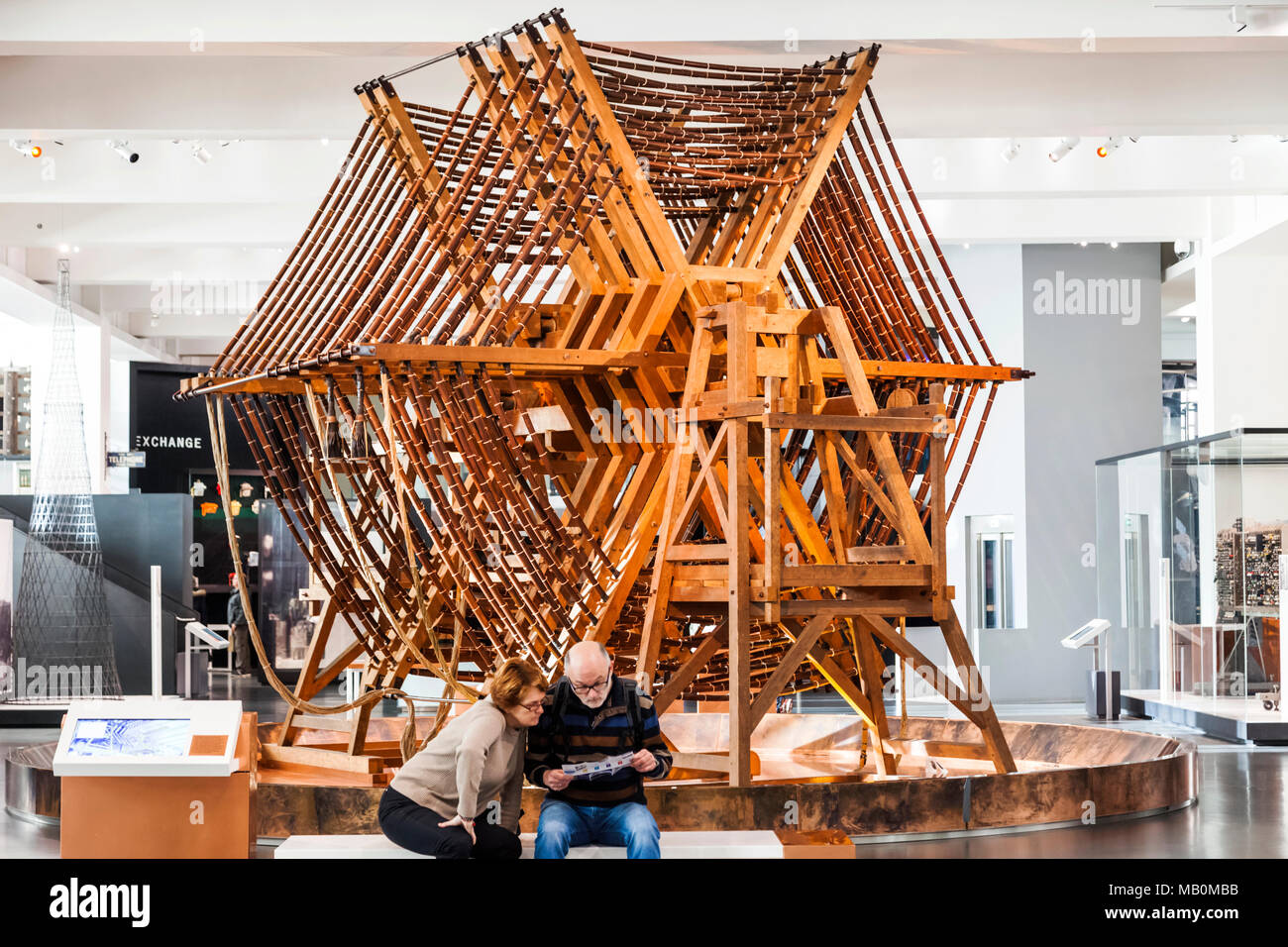 Inglaterra, Londres, South Kensington, el Museo de la ciencia, Antena  Tuning Inductor de estación de radio de Rugby Fotografía de stock - Alamy