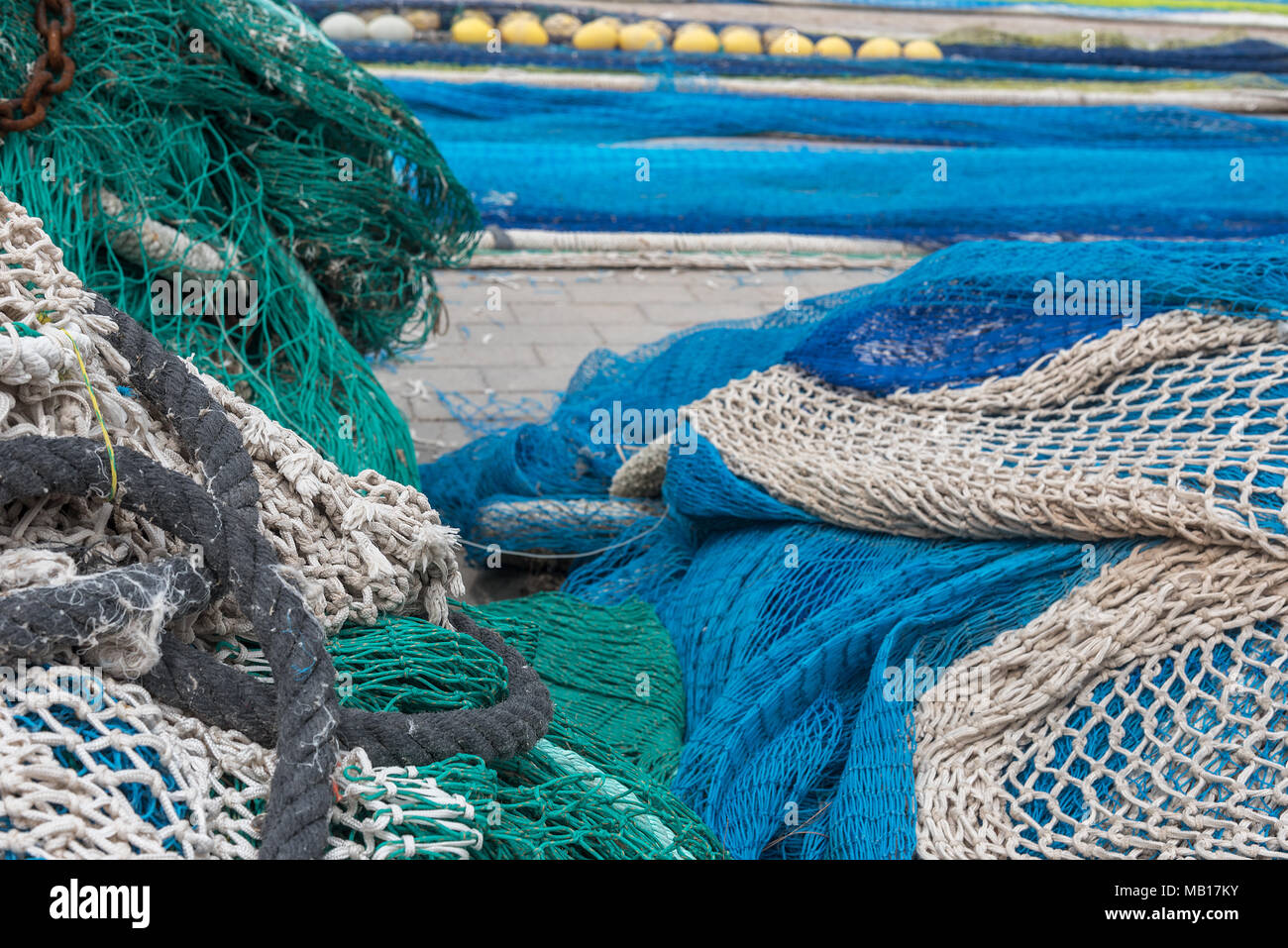 Zum trocknen hingelegt Fischernetze Foto de stock