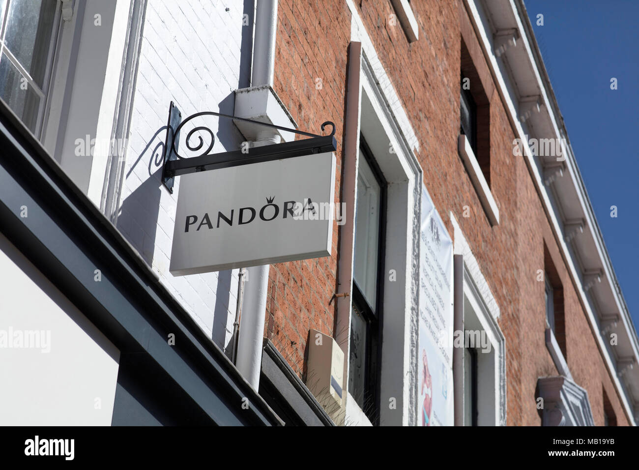 Pandora shop front fotografías e imágenes de alta resolución - Alamy