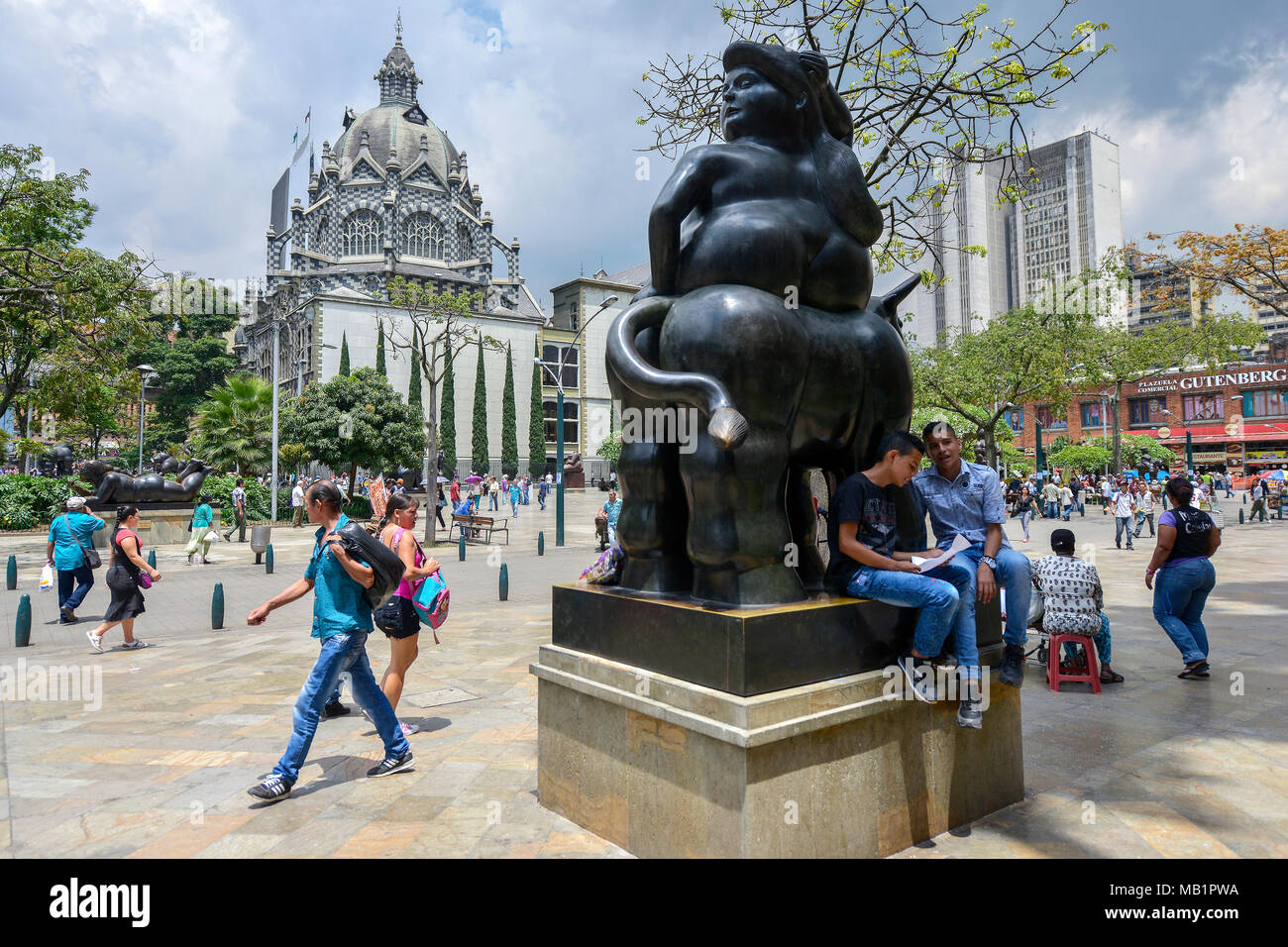 Medellín, Colombia - Julio 31, 2017: escultura realizada por el artista y escultor Fernando Botero, en la Plaza Botero en Medellín, Colombia Foto de stock