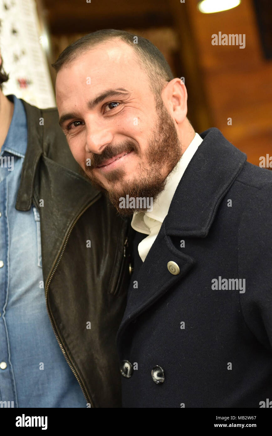 Nápoles, Italia. 06 abr, 2018. El actor italiano Francesco Di Leva durante  el photocall de la película italiana Bob & Marías en el Cine Metropolitan  de Napoli. Crédito: Paola Visone/Pacific Press/Alamy Live