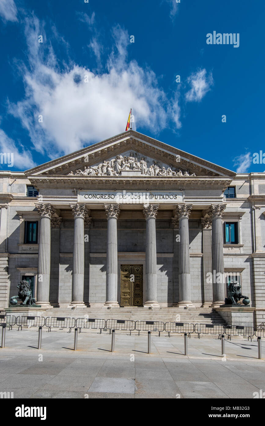 Congreso de los diputados o el Congreso de los Diputados, el edificio de la cámara baja de las Cortes Generales, órgano legislativo de España, Madrid, Comunidad de Foto de stock