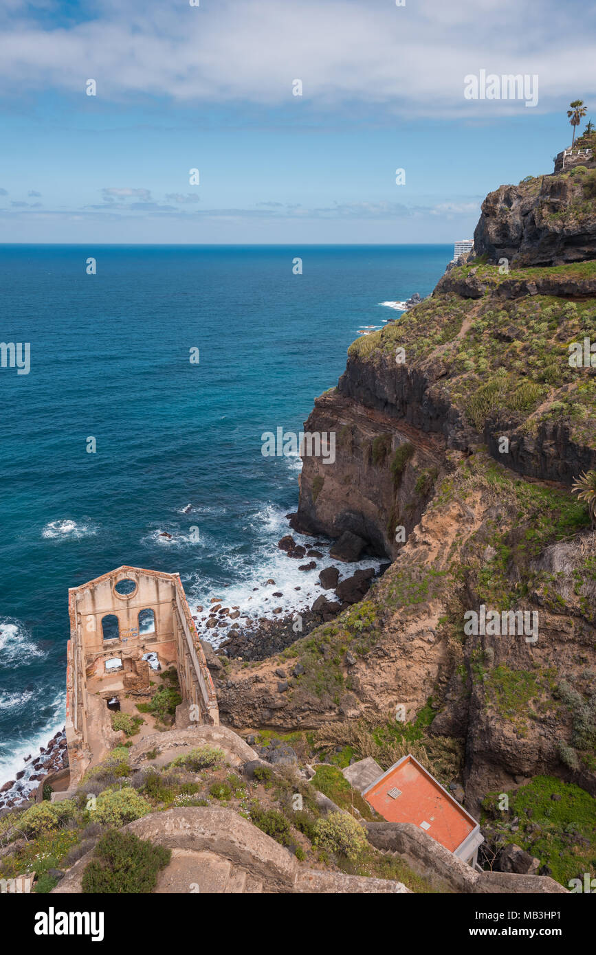 Al norte de la isla de Tenerife Costa y ruinas abandonadas de la Gordejuela. Foto de stock