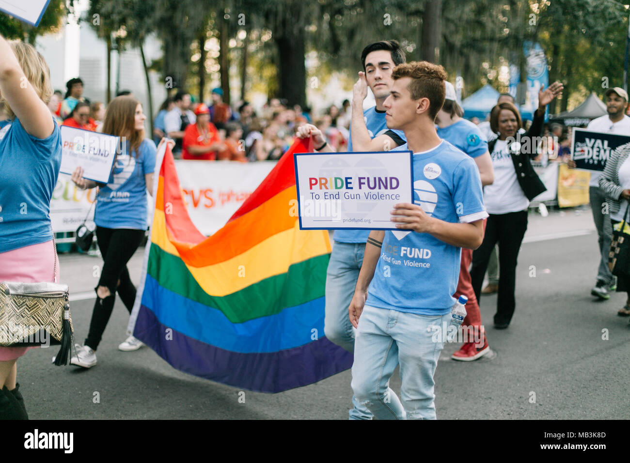 En Orlando Pridefund.org Pride Parade (2016). Foto de stock