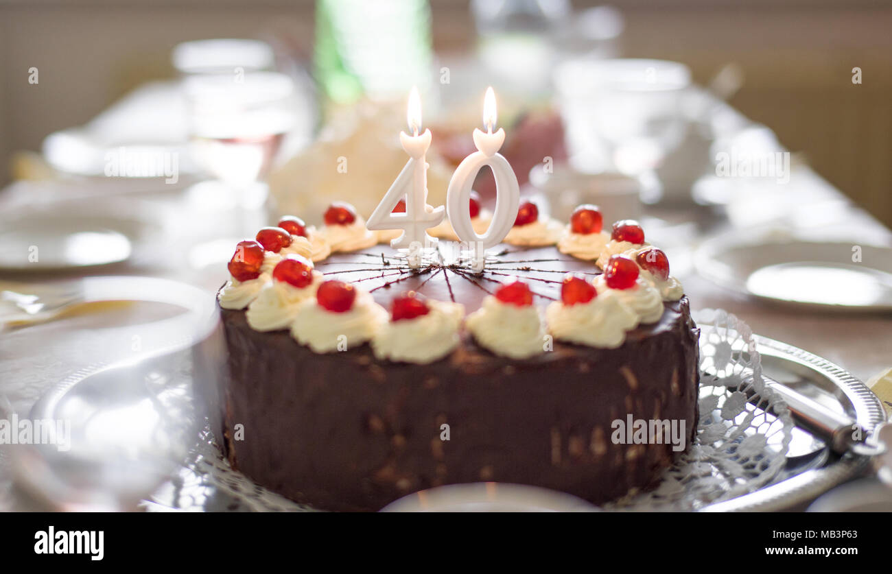 Forty birthday cake fotografías e imágenes de alta resolución - Alamy