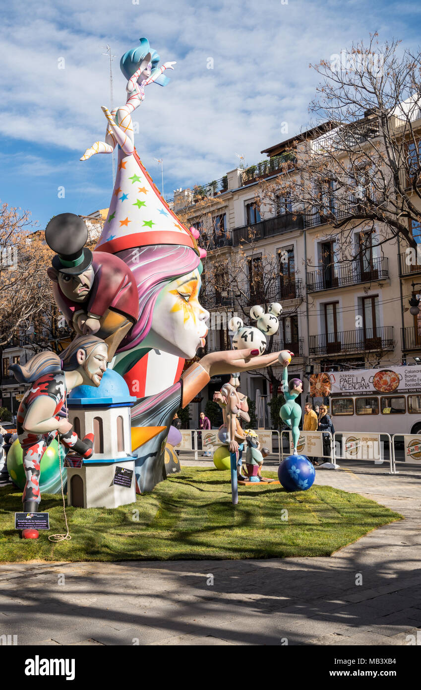 Estatuas complejas creadas para las Fallas de Valencia Foto de stock