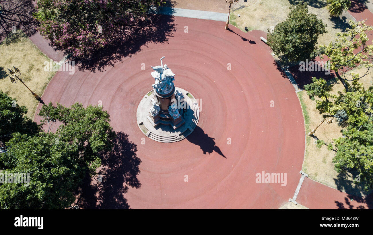 "Homenaje de la Comunidad Francesa a la Nación Argentina", monumento en Plaza Francia, Recoleta, Buenos Aires, Argentina Foto de stock