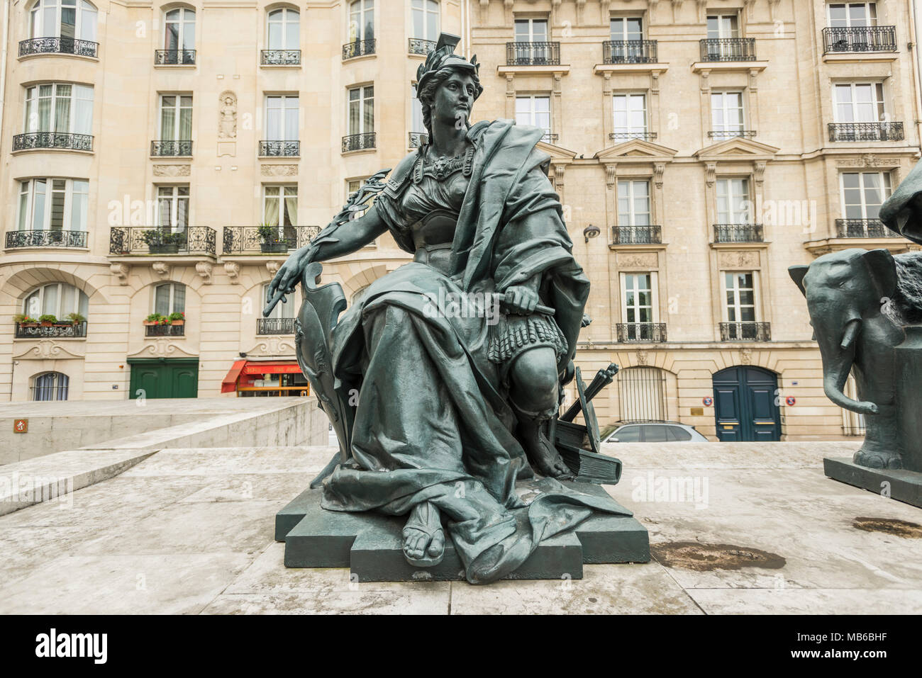 Esculturas de bronce llamada "los seis continentes' en el Musée d'Orsay en París, Francia. Esto es para América del Sur por Aimé Millet Foto de stock