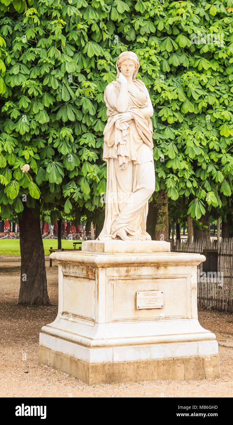 Estatua en las Tullerías en París Foto de stock