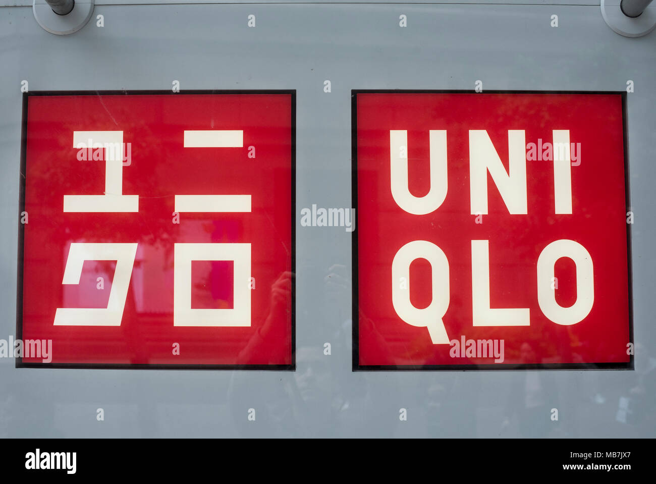 Marca de ropa japonesa Uniqlo tienda en Wan Chai, Hong Kong Fotografía de  stock - Alamy