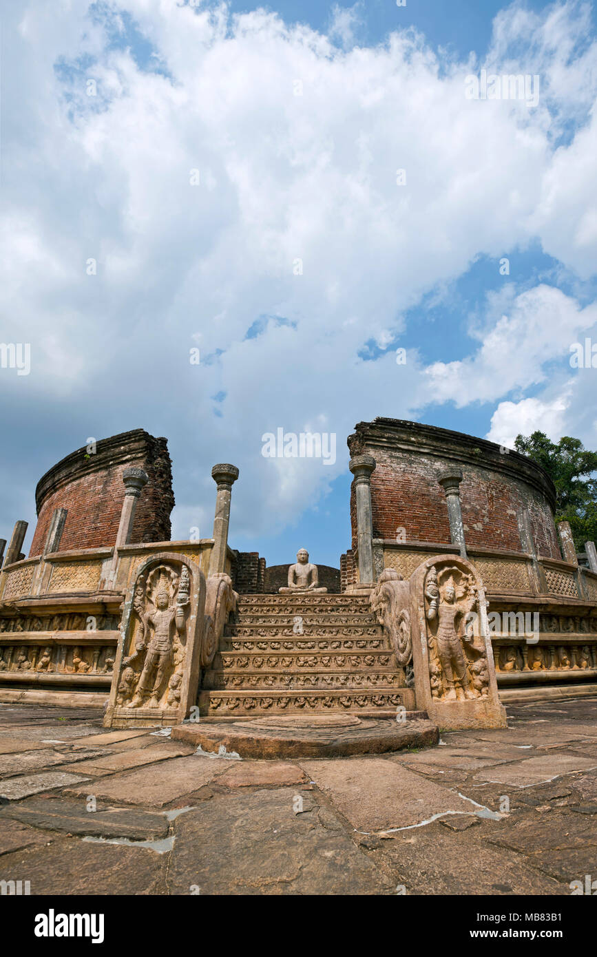 Vista vertical del Vatadage en Polonnaruwa, Sri Lanka. Foto de stock