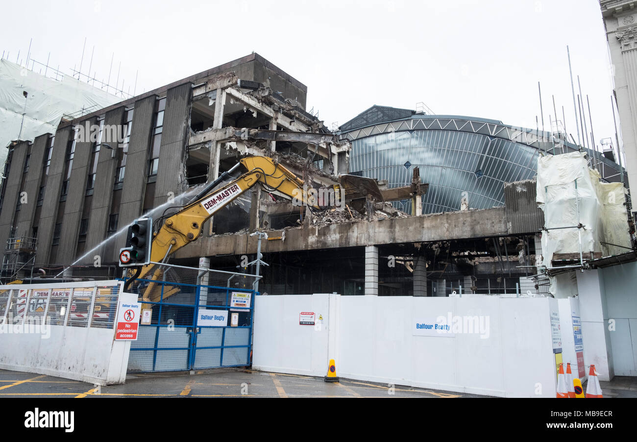 Reurbanización y demolición trabaja en pantalla reina en la estación de la Plaza de George, revelando un atrio de vidrio antiguo edificio original , Glasgow, Escocia, Estados K Foto de stock