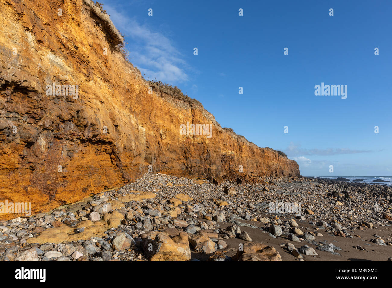 A lo largo de los acantilados de la costa (Cayola Les Sables d'olonne, Francia) Foto de stock