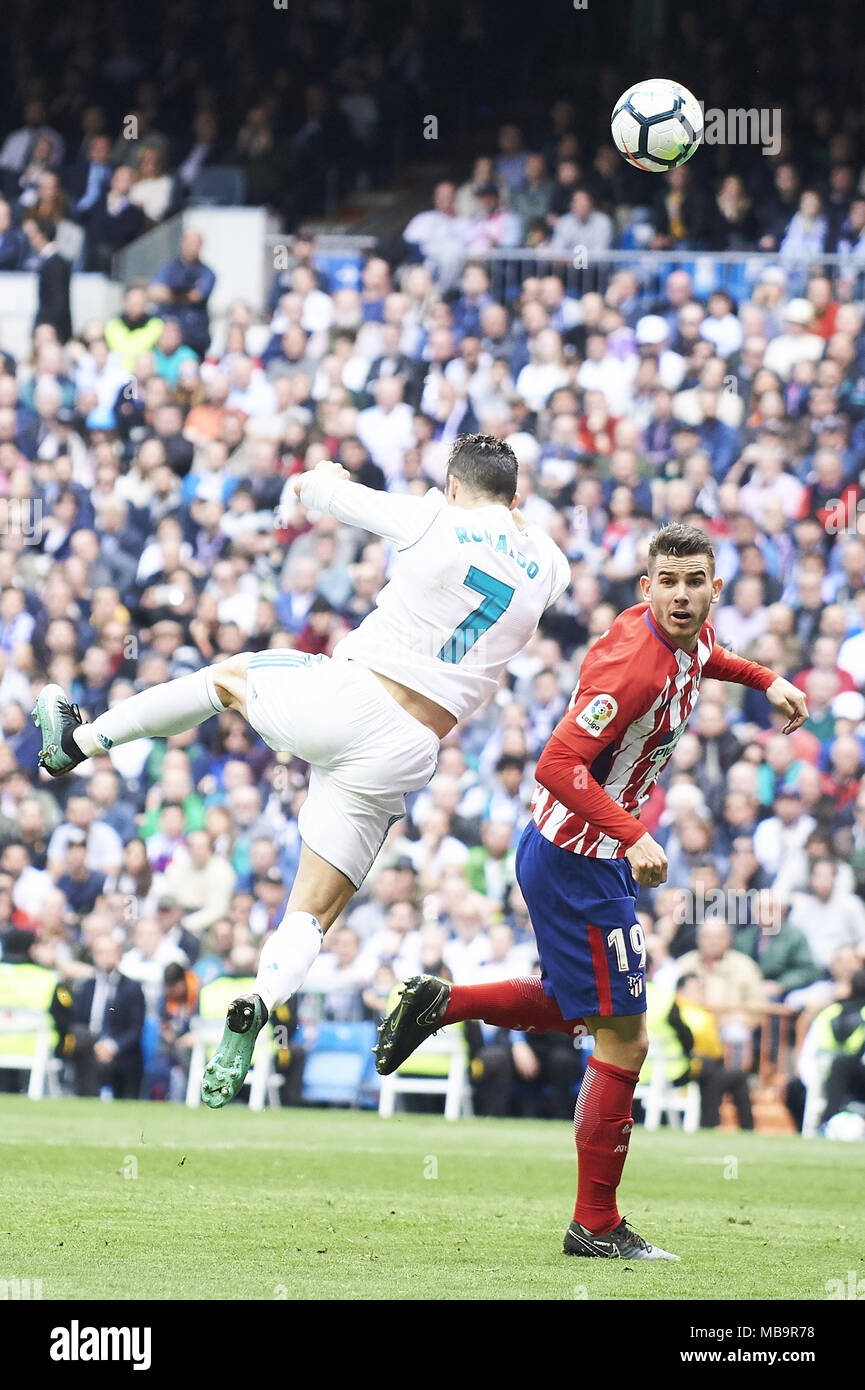 España. 8 abr, 2018. Cristiano Ronaldo (en el Real Madrid), Lucas Hernández (defensor; de Madrid) en acción durante Liga partido entre el Real Madrid y el Atlético de
