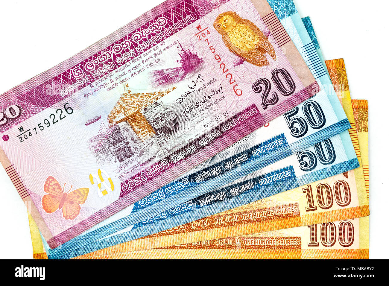 Billetes en moneda repartidos en el bastidor de la Rupia de Sri Lanka en  diversas denominación Fotografía de stock - Alamy