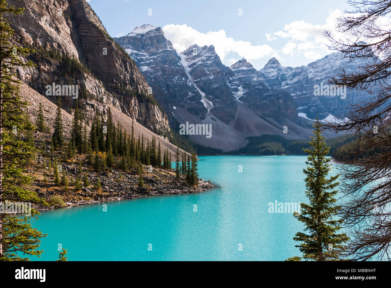 El lago Moraine y el Valle de los Diez Picos, Parque Nacional de Banff, Alberta, Canadá Foto de stock