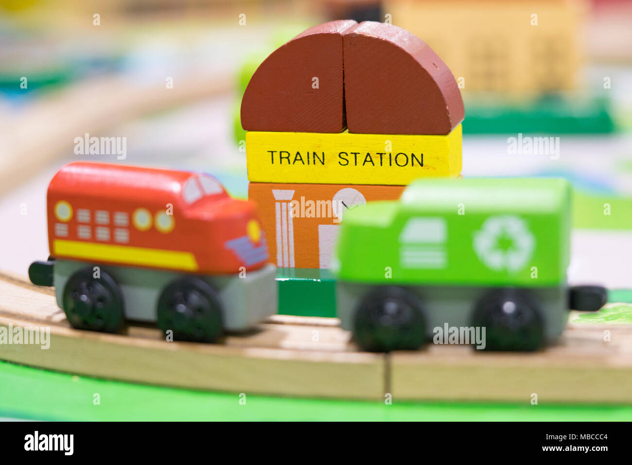 Estación Tren Telón Trenes De El Juguete En Con Madera P8kwon0x Dos kiZuOXTP