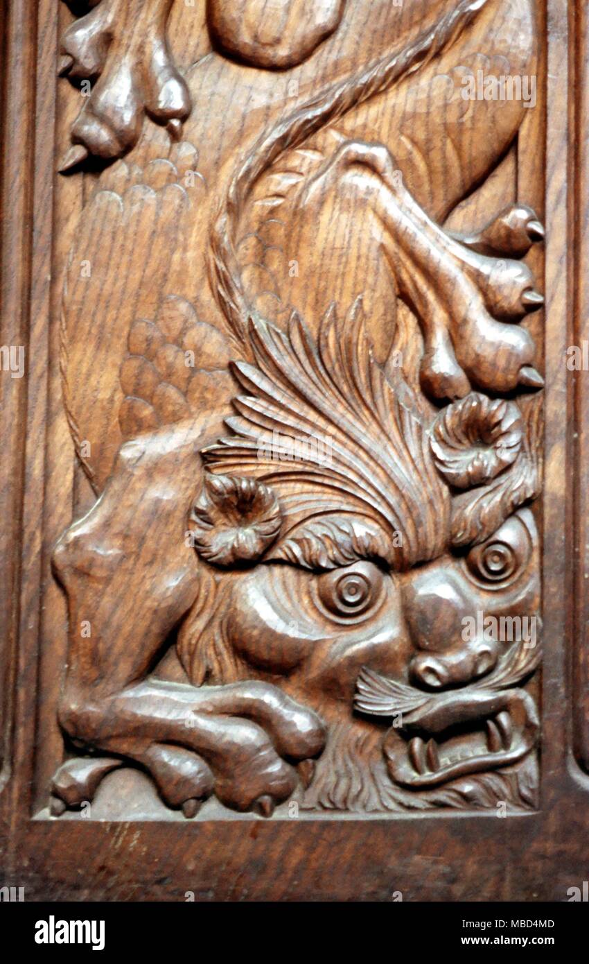 Dragon (siglo xix) tallado en uno de los bancos de la iglesia de Santa María Magdalena, de Launceston. © / Charles Walker Foto de stock