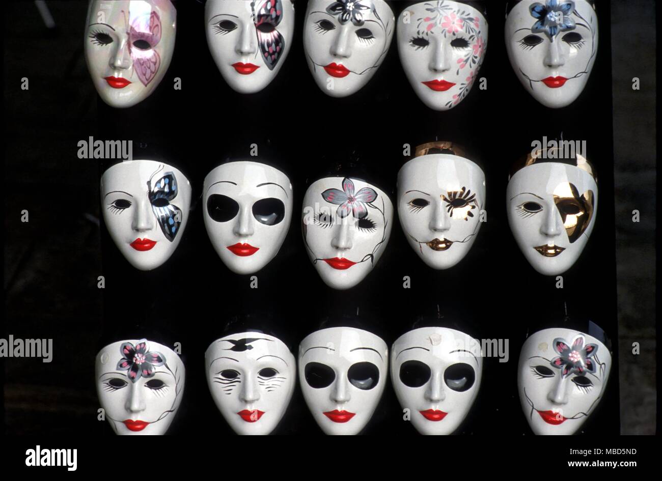 Las máscaras. "En miniatura" fotografiado máscaras de carnaval en Venecia, Italia. Foto de stock