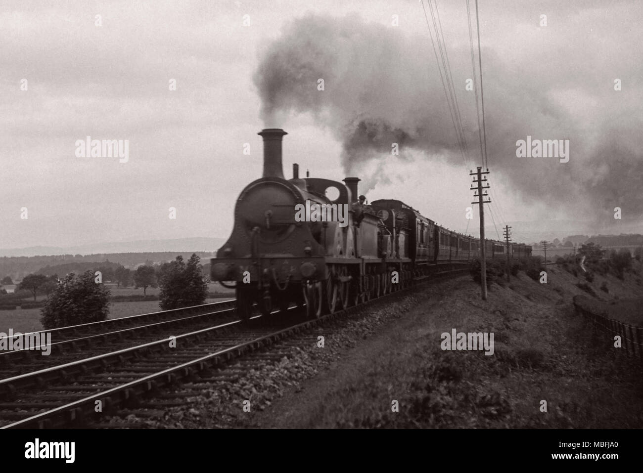 Tren de pasajeros de ferrocarril Midland 1900 Fotografía de stock - Alamy